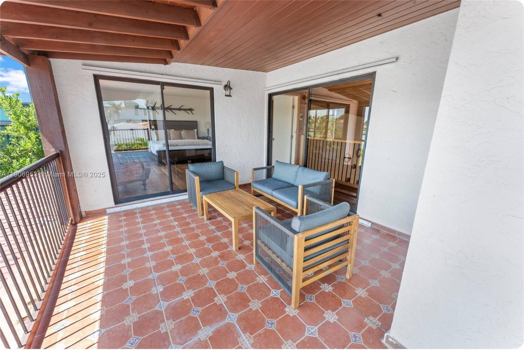 For Rent: $19,950 (4 beds, 3 baths, 2294 Square Feet)