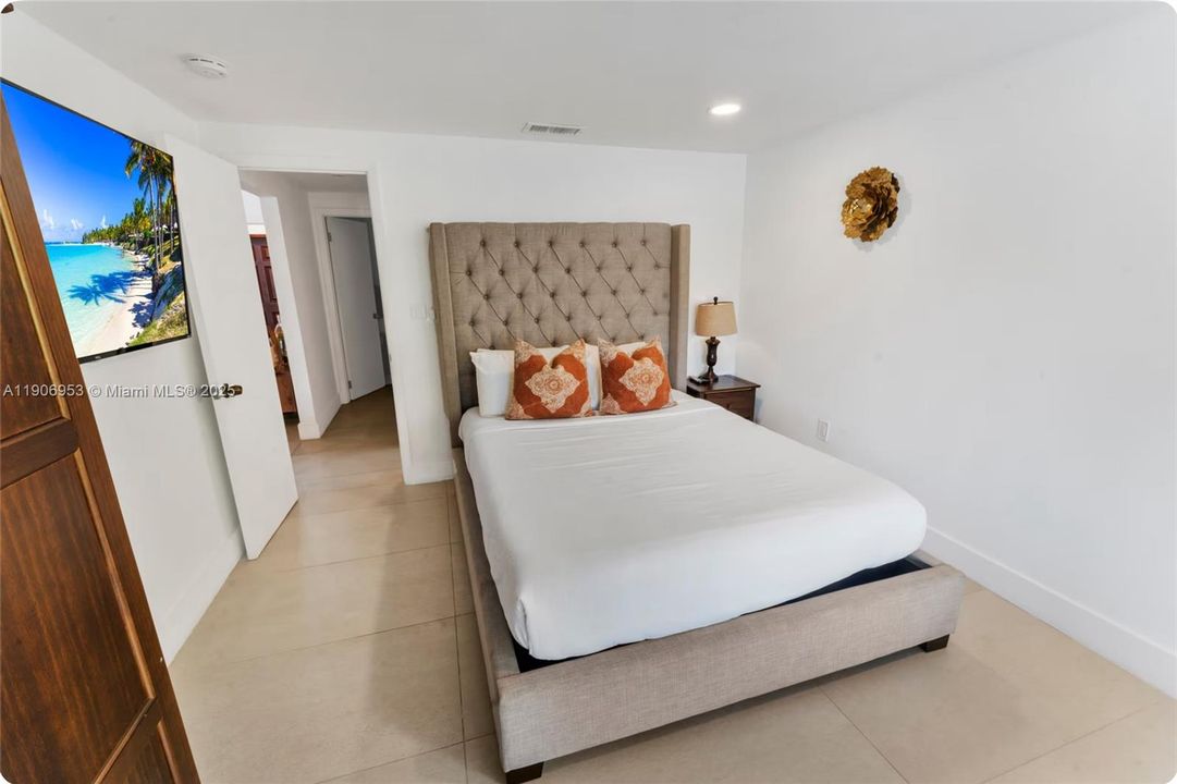 For Rent: $19,950 (4 beds, 3 baths, 2294 Square Feet)