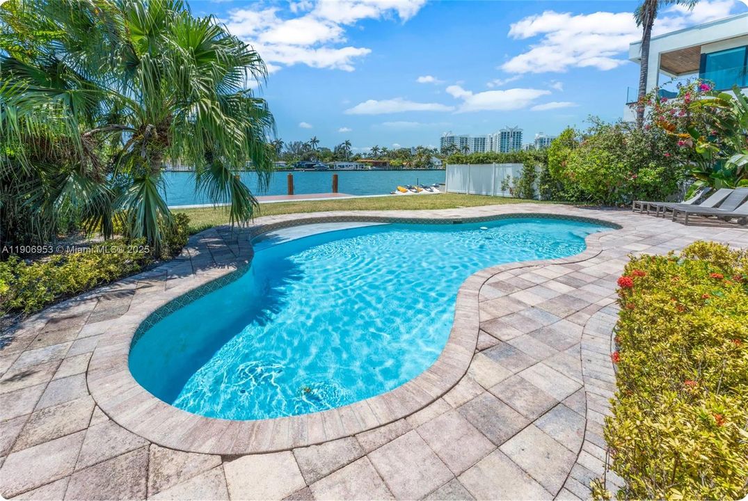 For Rent: $19,950 (4 beds, 3 baths, 2294 Square Feet)