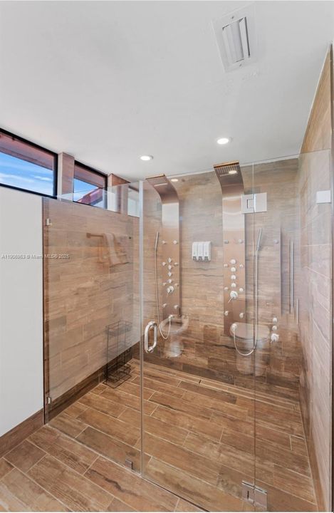 For Rent: $19,950 (4 beds, 3 baths, 2294 Square Feet)