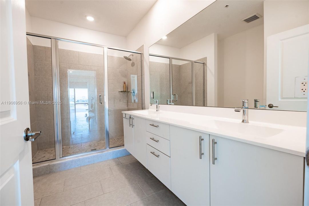 For Rent: $3,400 (3 beds, 2 baths, 1129 Square Feet)