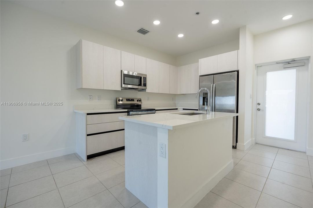 For Rent: $3,400 (3 beds, 2 baths, 1129 Square Feet)