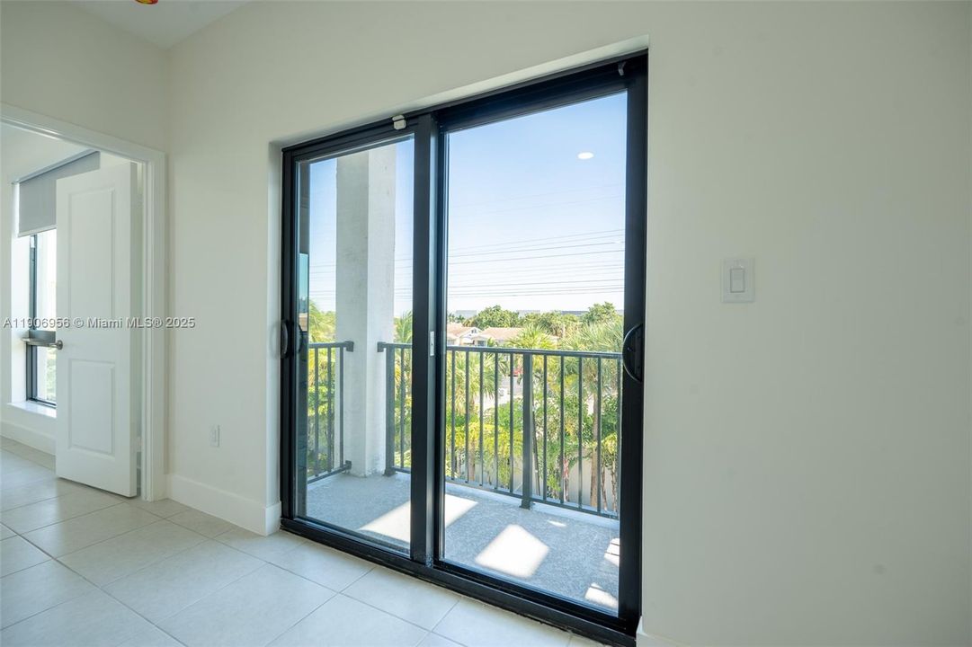 For Rent: $3,400 (3 beds, 2 baths, 1129 Square Feet)