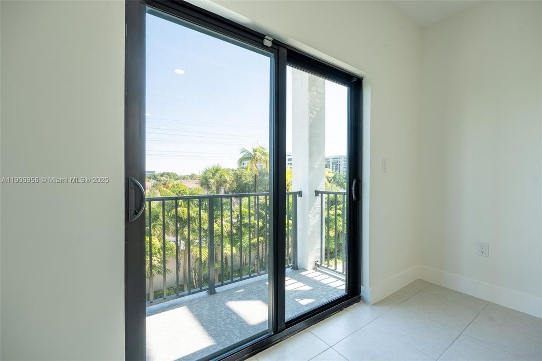 For Rent: $3,400 (3 beds, 2 baths, 1129 Square Feet)