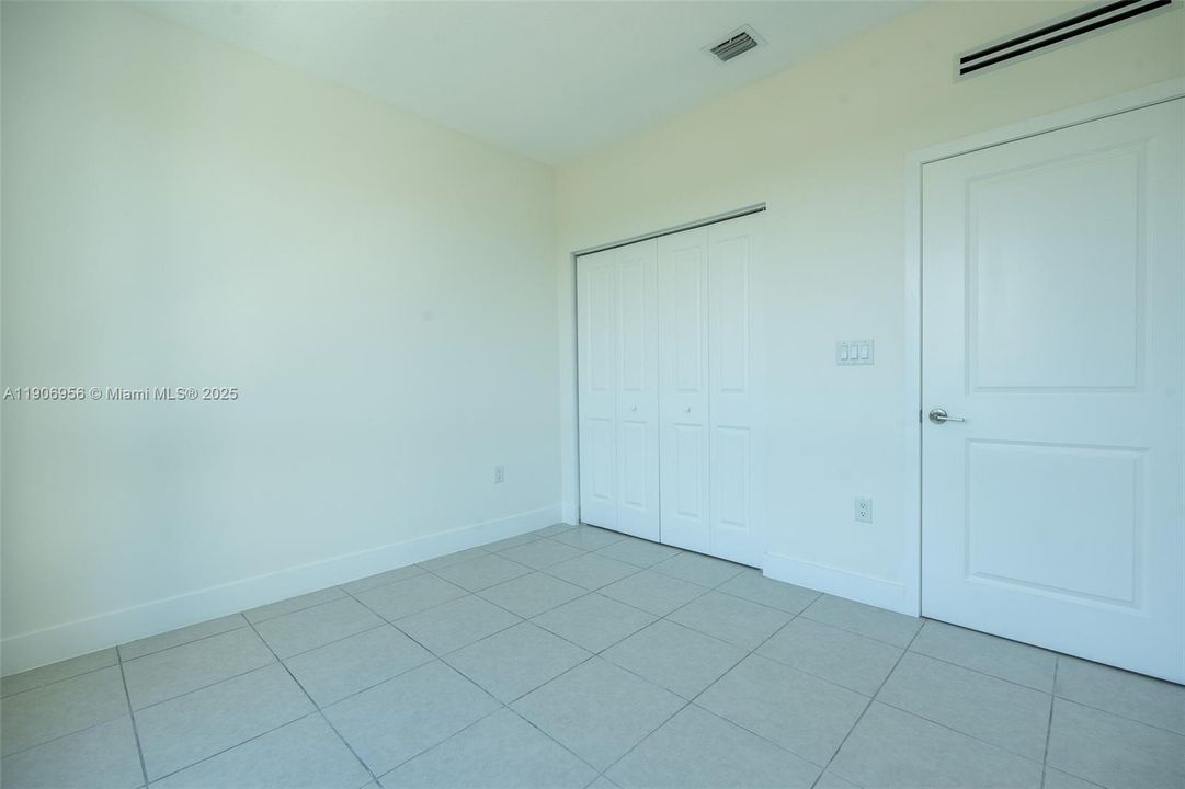 For Rent: $3,400 (3 beds, 2 baths, 1129 Square Feet)