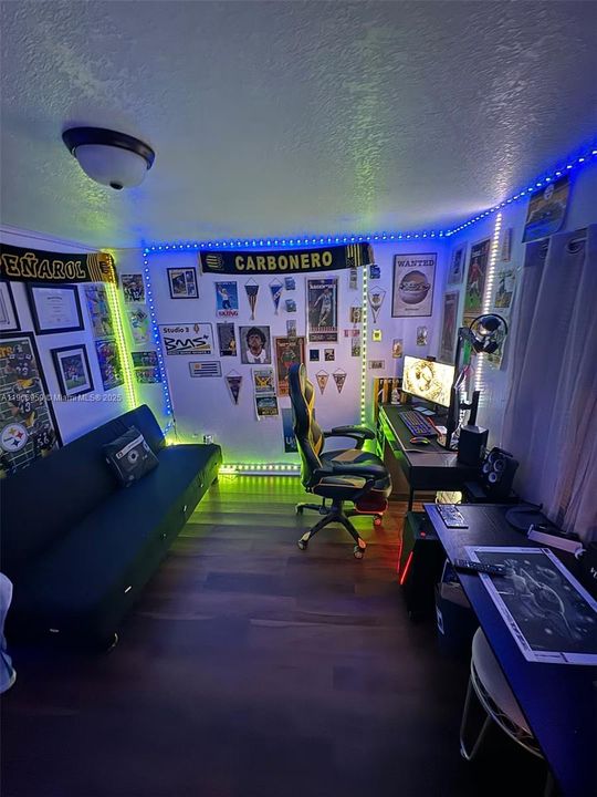 出租: $2,550 (3 贝兹, 1 浴室, 0 平方英尺)