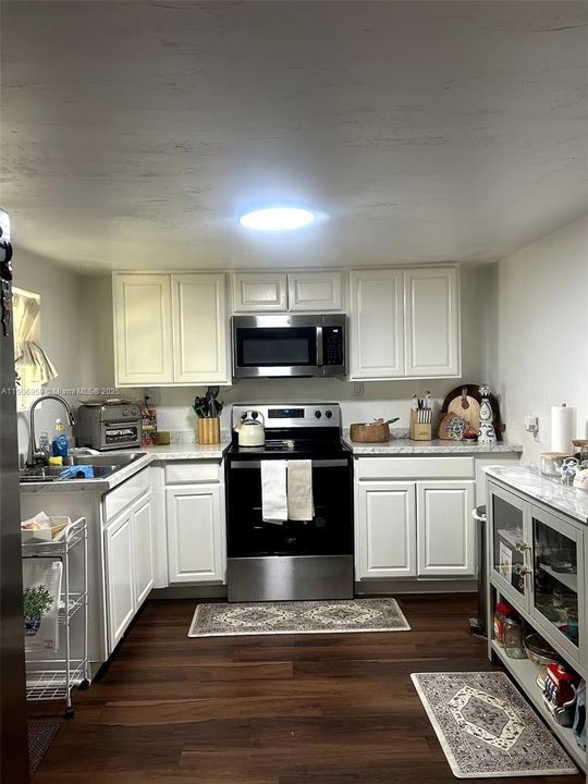 出租: $2,550 (3 贝兹, 1 浴室, 0 平方英尺)