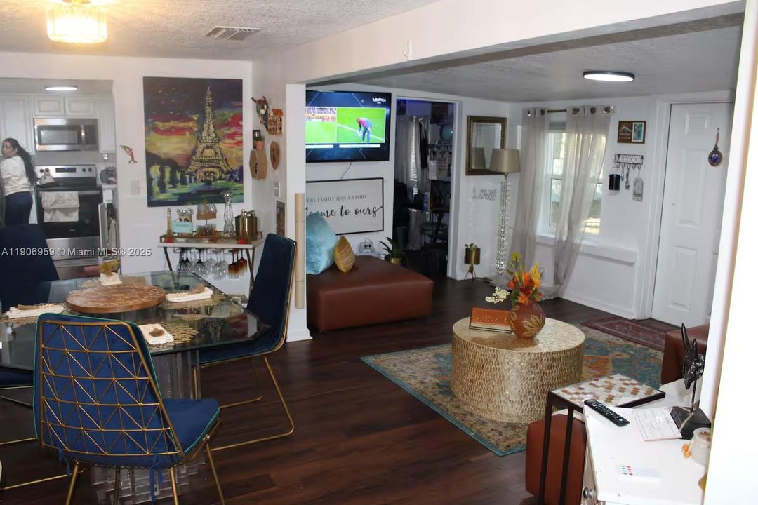 出租: $2,550 (3 贝兹, 1 浴室, 0 平方英尺)