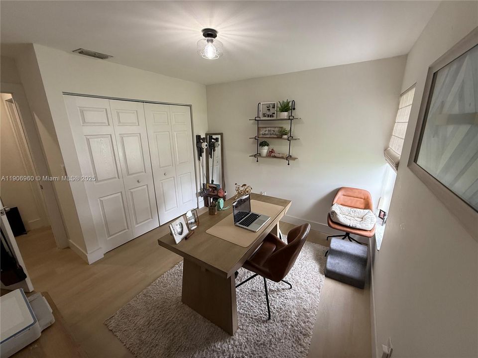 出租: $3,100 (3 贝兹, 1 浴室, 1430 平方英尺)