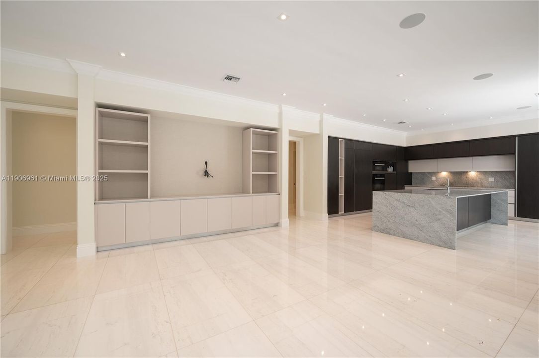 For Sale: $6,400,000 (7 beds, 6 baths, 5616 Square Feet)