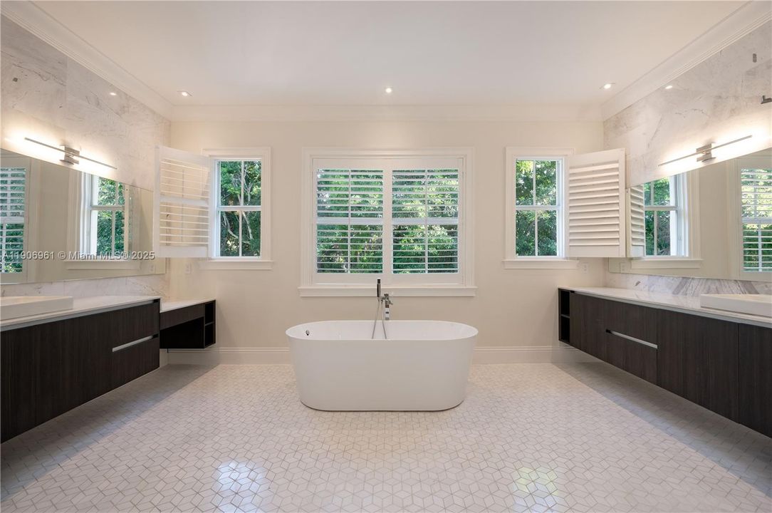 For Sale: $6,400,000 (7 beds, 6 baths, 5616 Square Feet)