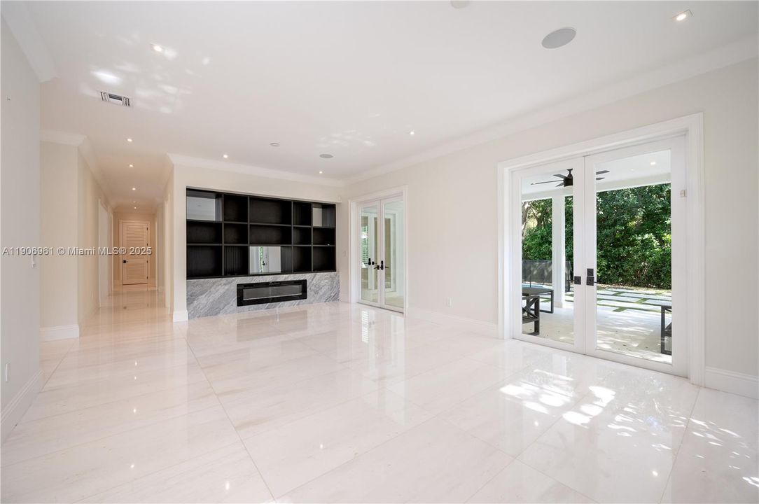 For Sale: $6,400,000 (7 beds, 6 baths, 5616 Square Feet)