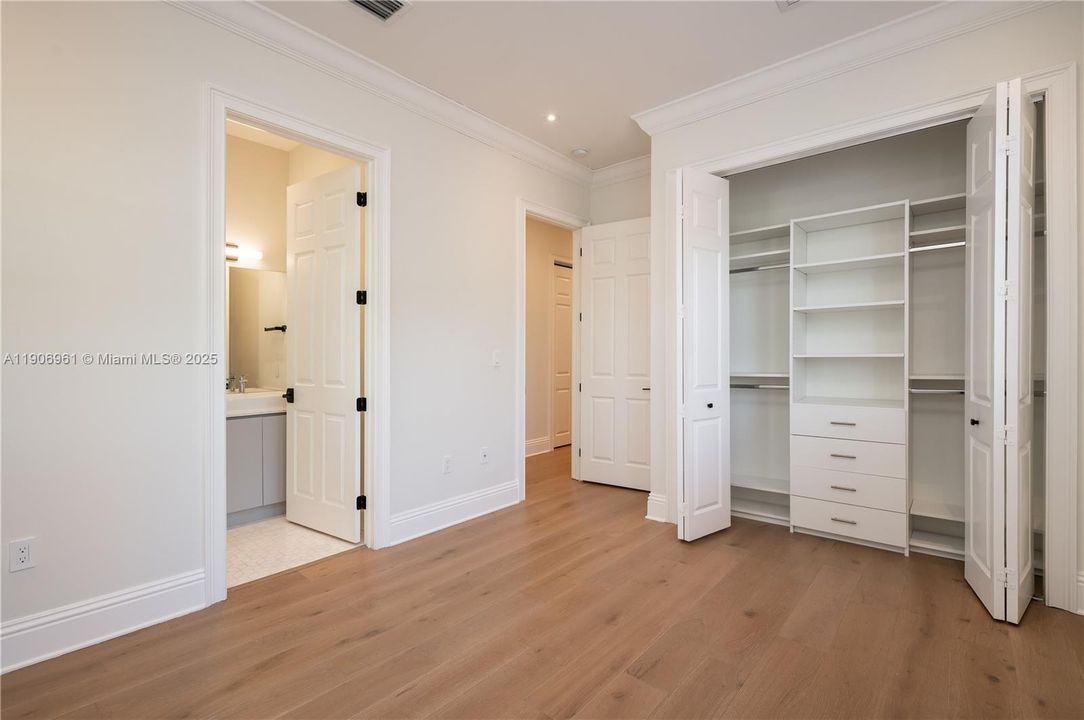 For Sale: $6,400,000 (7 beds, 6 baths, 5616 Square Feet)