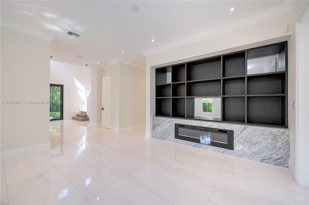 For Sale: $6,400,000 (7 beds, 6 baths, 5616 Square Feet)