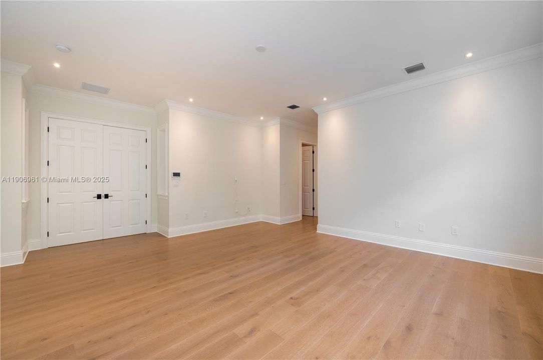 For Sale: $6,400,000 (7 beds, 6 baths, 5616 Square Feet)