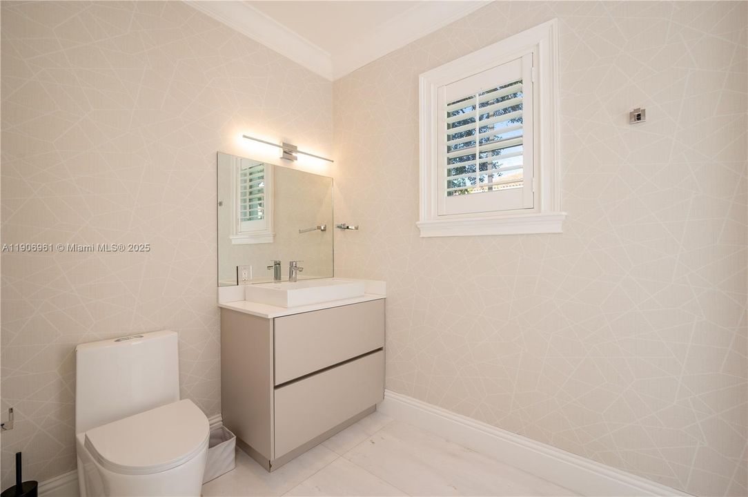 For Sale: $6,400,000 (7 beds, 6 baths, 5616 Square Feet)