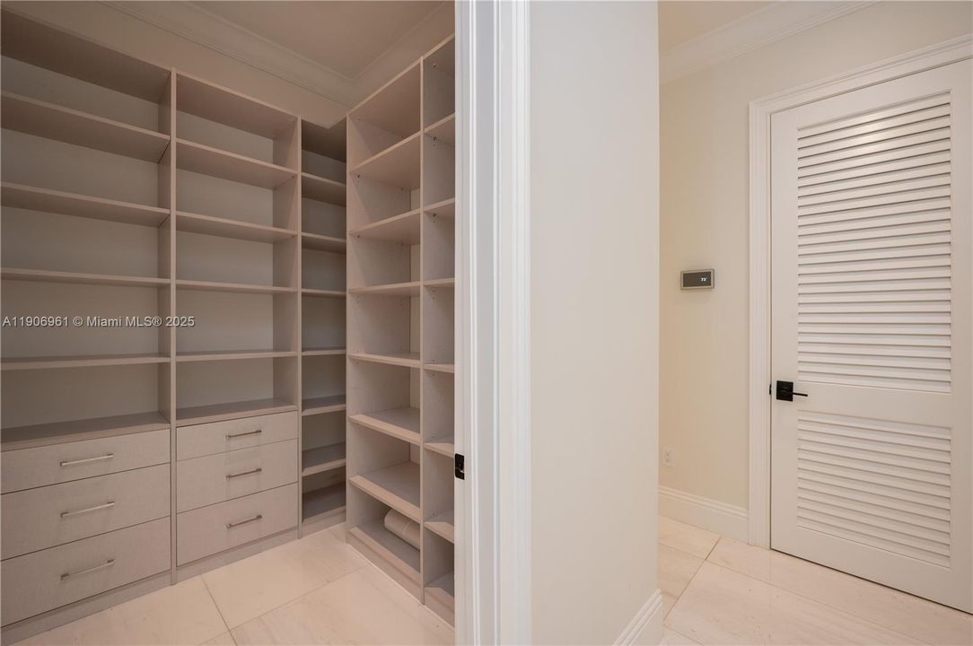 For Sale: $6,400,000 (7 beds, 6 baths, 5616 Square Feet)