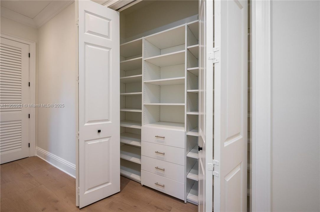 For Sale: $6,400,000 (7 beds, 6 baths, 5616 Square Feet)