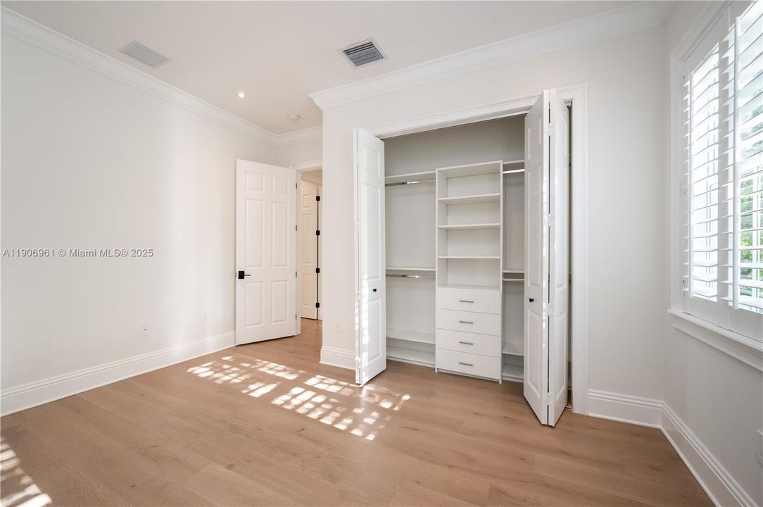 For Sale: $6,400,000 (7 beds, 6 baths, 5616 Square Feet)