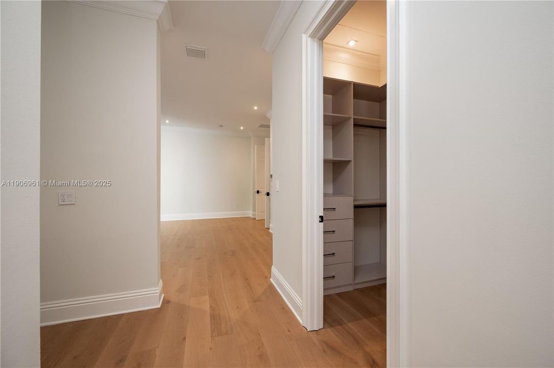 For Sale: $6,400,000 (7 beds, 6 baths, 5616 Square Feet)