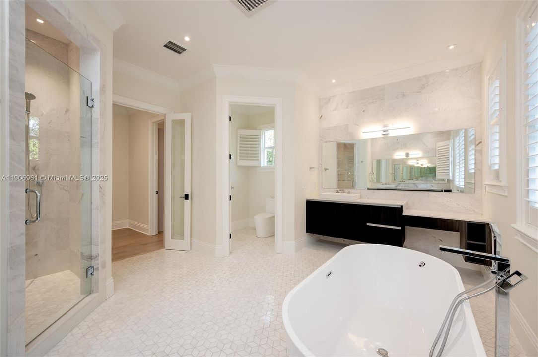 For Sale: $6,400,000 (7 beds, 6 baths, 5616 Square Feet)