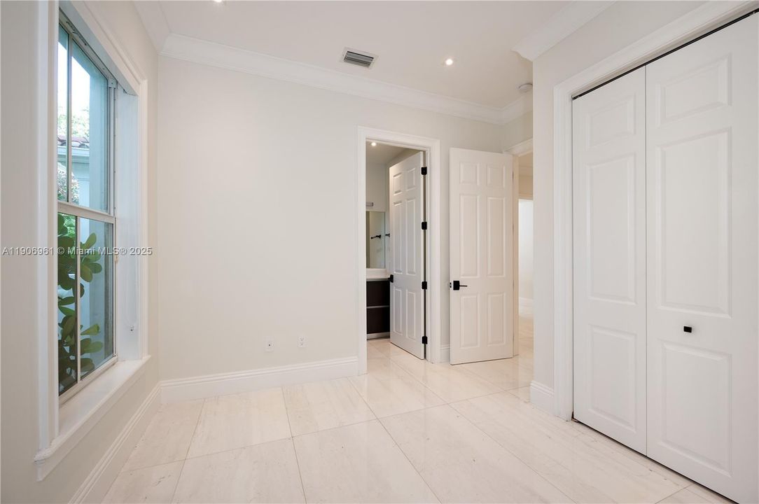 For Sale: $6,400,000 (7 beds, 6 baths, 5616 Square Feet)