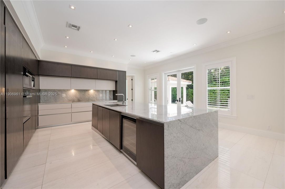 For Sale: $6,400,000 (7 beds, 6 baths, 5616 Square Feet)