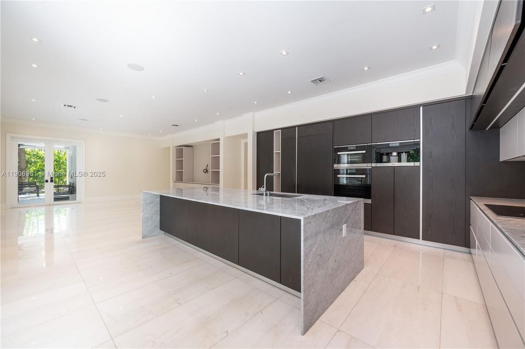 For Sale: $6,400,000 (7 beds, 6 baths, 5616 Square Feet)