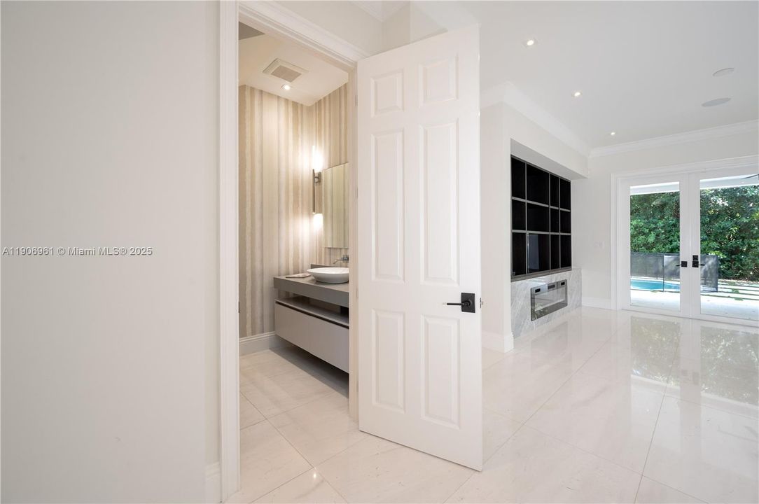 For Sale: $6,400,000 (7 beds, 6 baths, 5616 Square Feet)