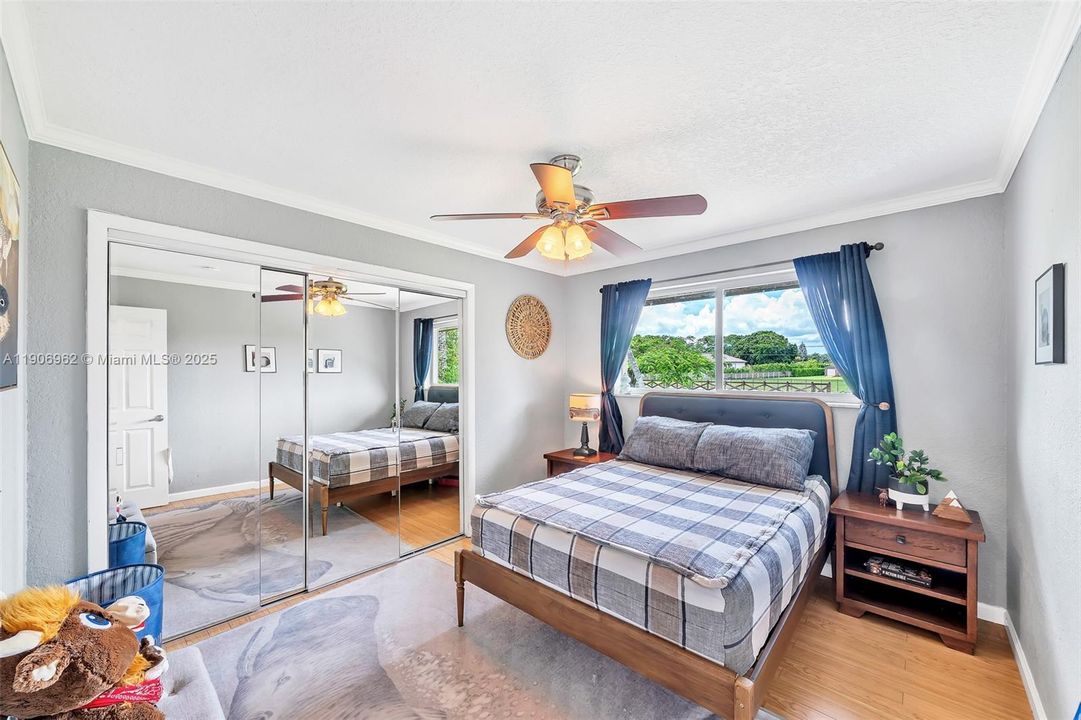 合同活跃: $1,650,000 (5 贝兹, 3 浴室, 2872 平方英尺)