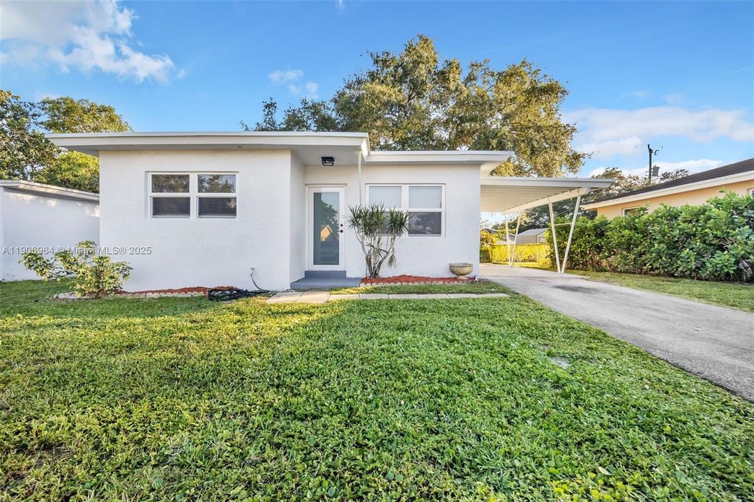 合同活跃: $409,000 (2 贝兹, 1 浴室, 646 平方英尺)