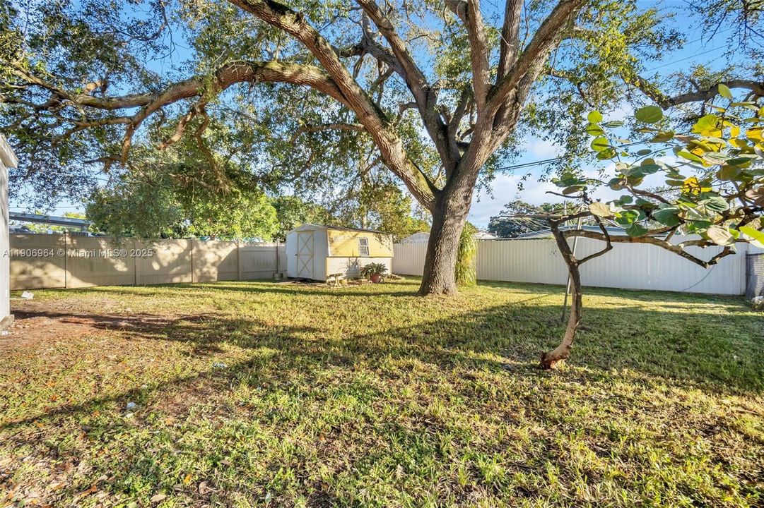 合同活跃: $409,000 (2 贝兹, 1 浴室, 646 平方英尺)