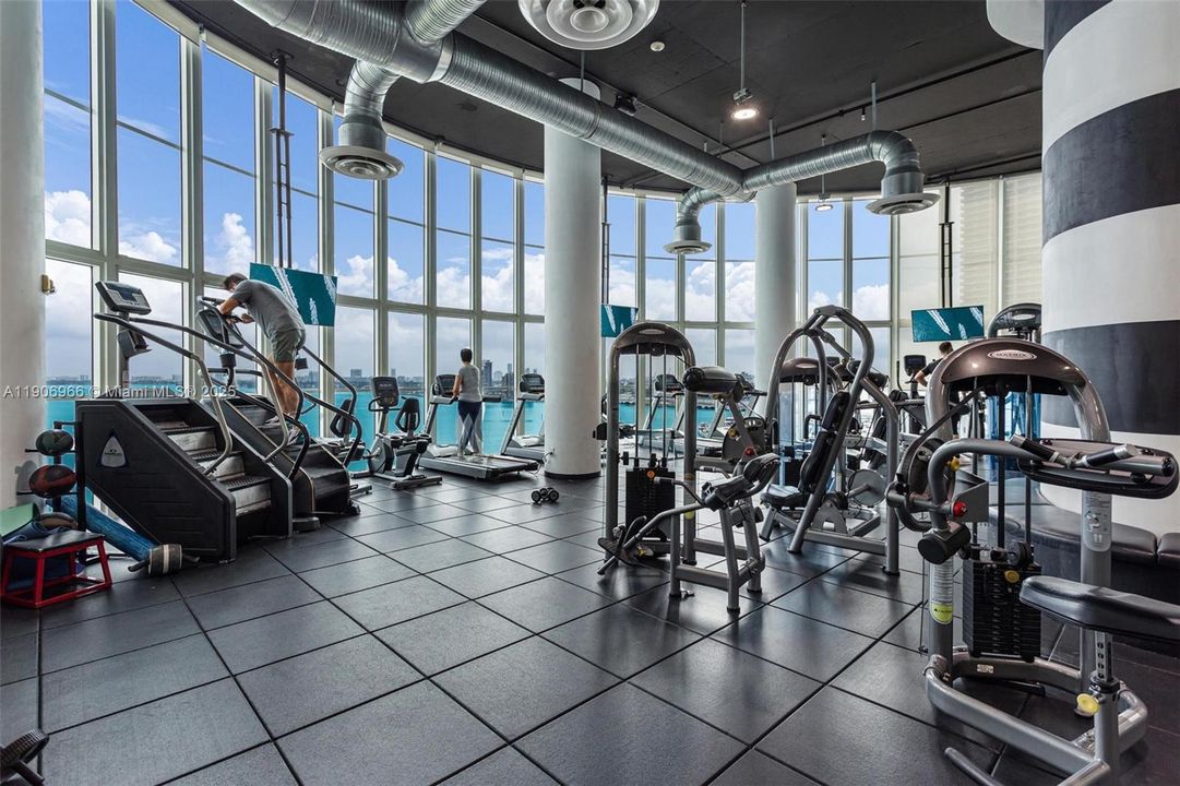 Recently Rented: $4,950 (2 beds, 2 baths, 1222 Square Feet)