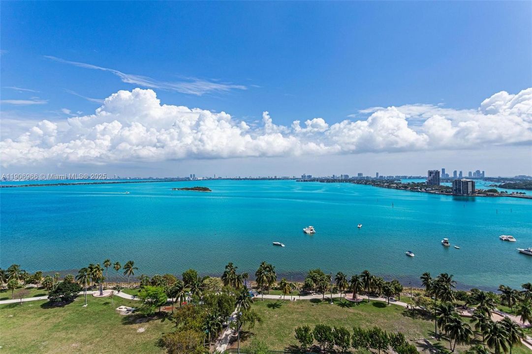 Recently Rented: $4,950 (2 beds, 2 baths, 1222 Square Feet)