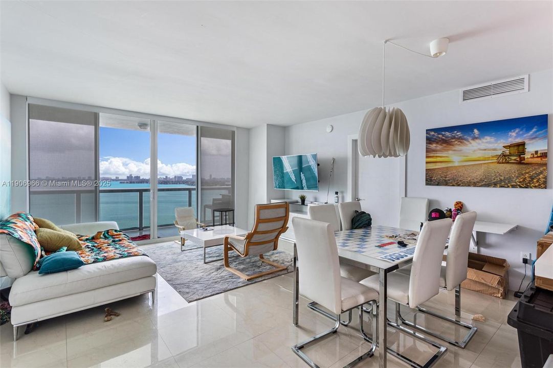 Recently Rented: $4,950 (2 beds, 2 baths, 1222 Square Feet)