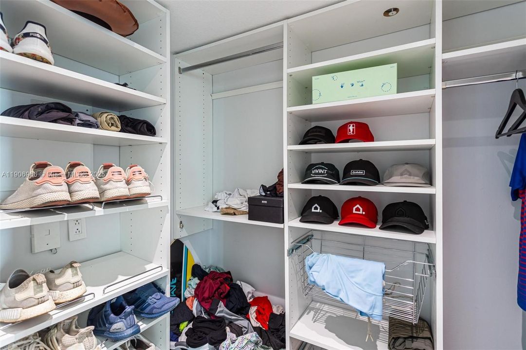 Recently Rented: $4,950 (2 beds, 2 baths, 1222 Square Feet)