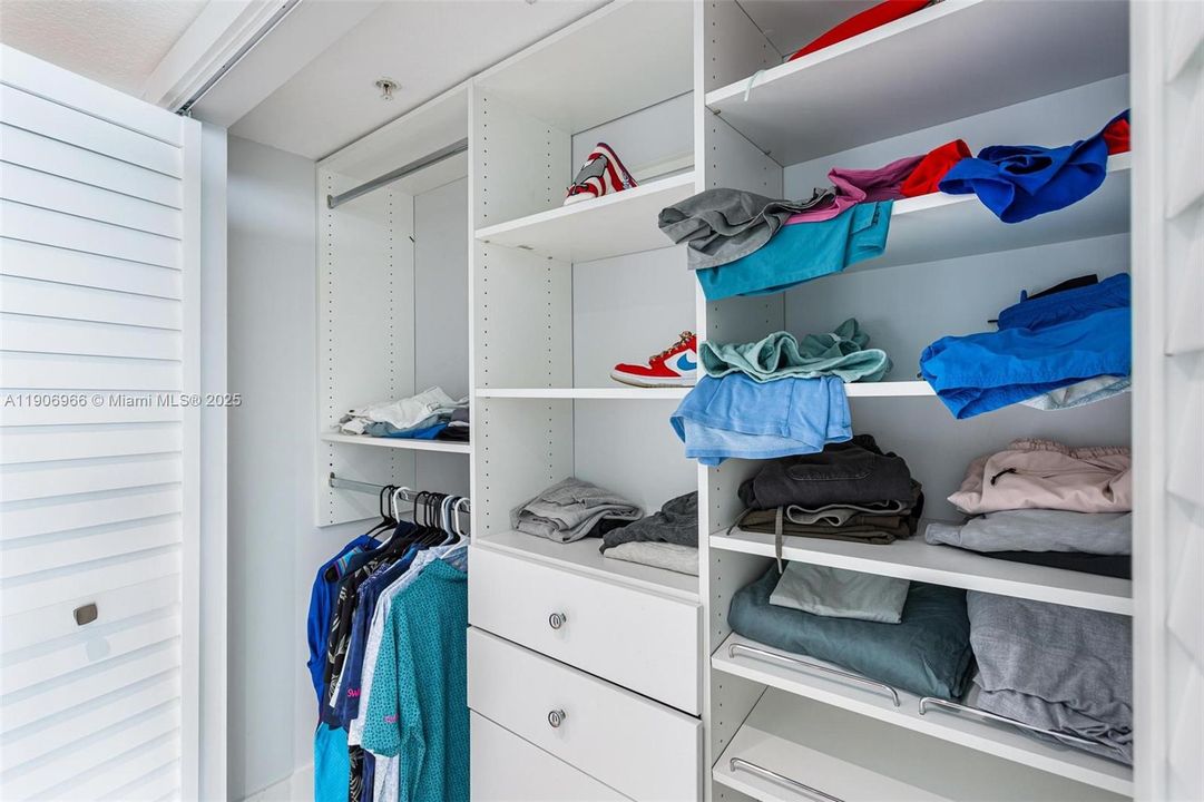 Recently Rented: $4,950 (2 beds, 2 baths, 1222 Square Feet)