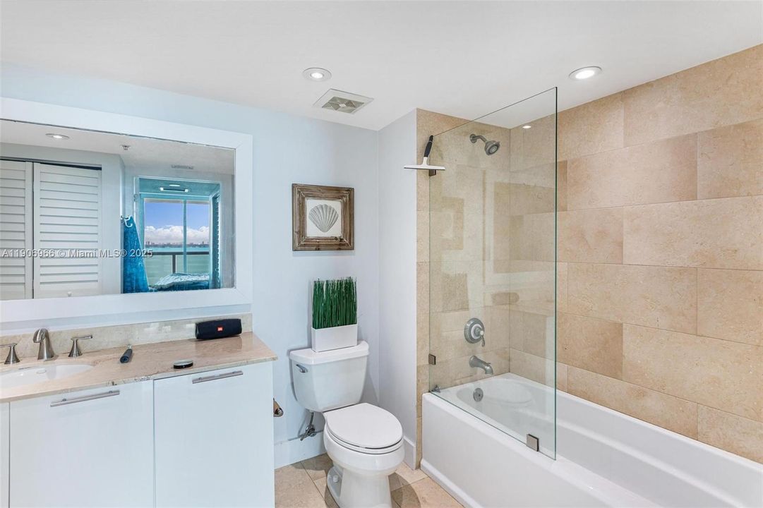 Recently Rented: $4,950 (2 beds, 2 baths, 1222 Square Feet)