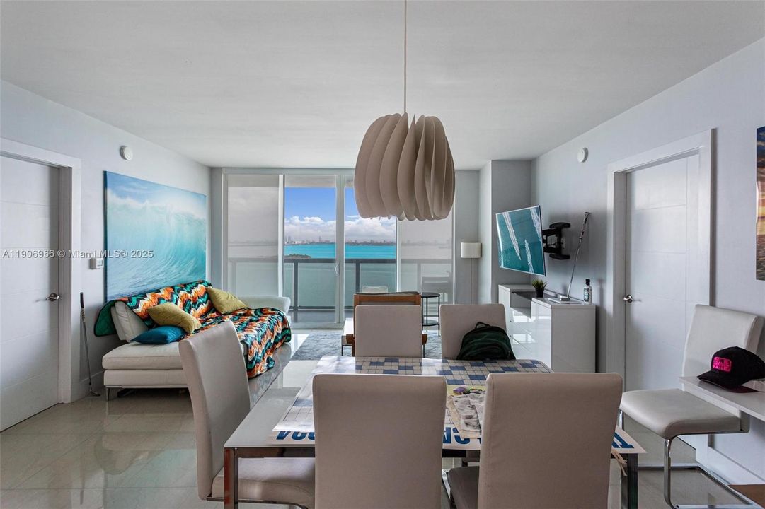 Recently Rented: $4,950 (2 beds, 2 baths, 1222 Square Feet)