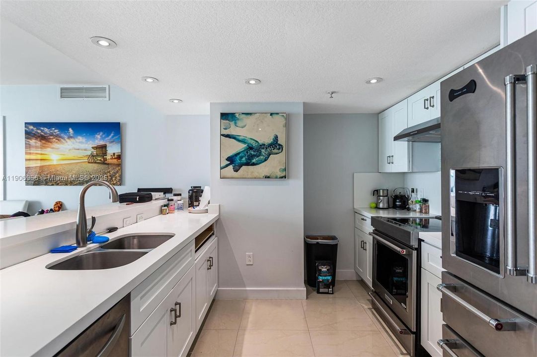 Recently Rented: $4,950 (2 beds, 2 baths, 1222 Square Feet)