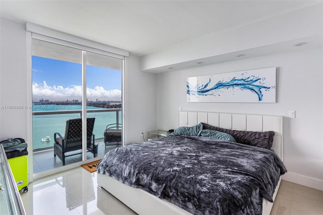 Recently Rented: $4,950 (2 beds, 2 baths, 1222 Square Feet)