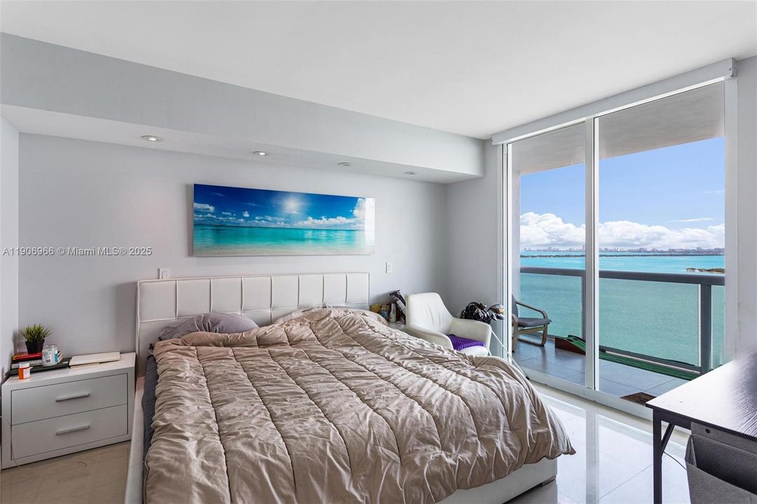 Recently Rented: $4,950 (2 beds, 2 baths, 1222 Square Feet)