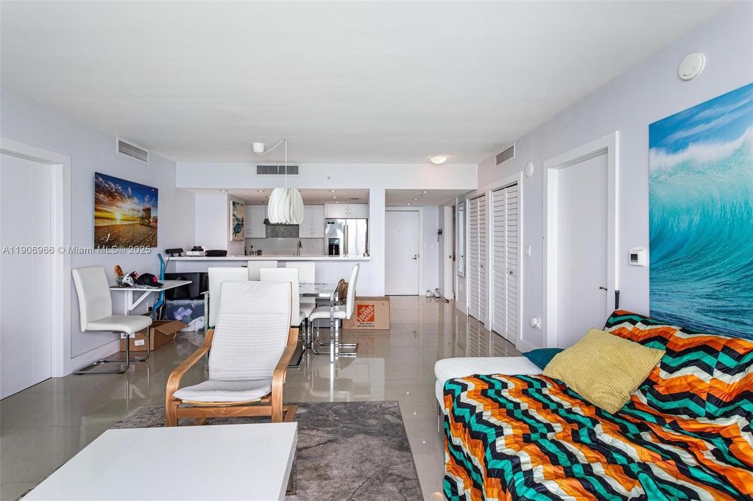 Recently Rented: $4,950 (2 beds, 2 baths, 1222 Square Feet)