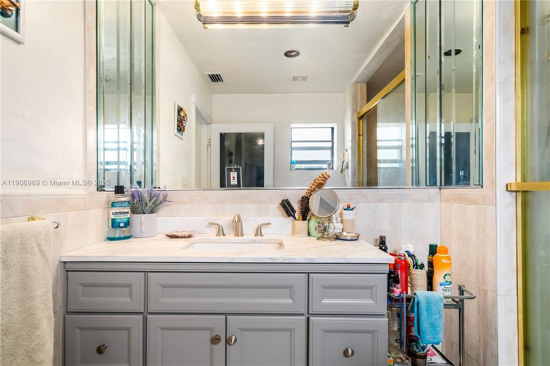 For Rent: $5,500 (3 beds, 2 baths, 1624 Square Feet)