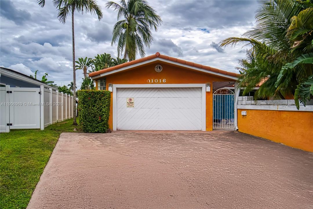 For Rent: $5,500 (3 beds, 2 baths, 1624 Square Feet)