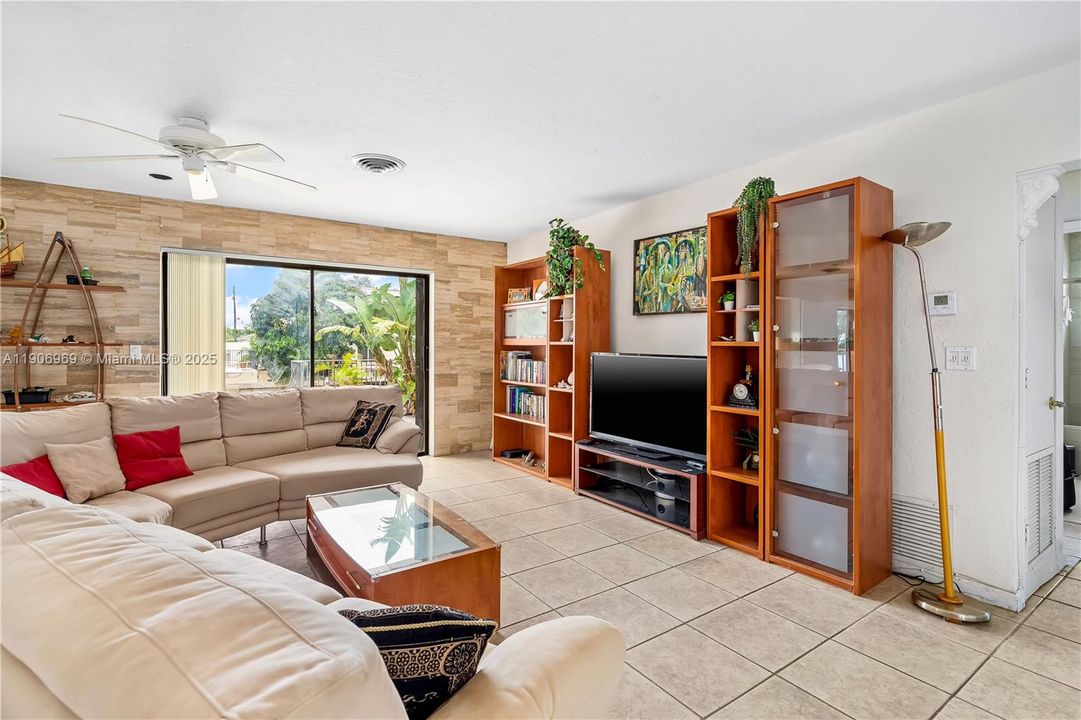 For Rent: $5,500 (3 beds, 2 baths, 1624 Square Feet)