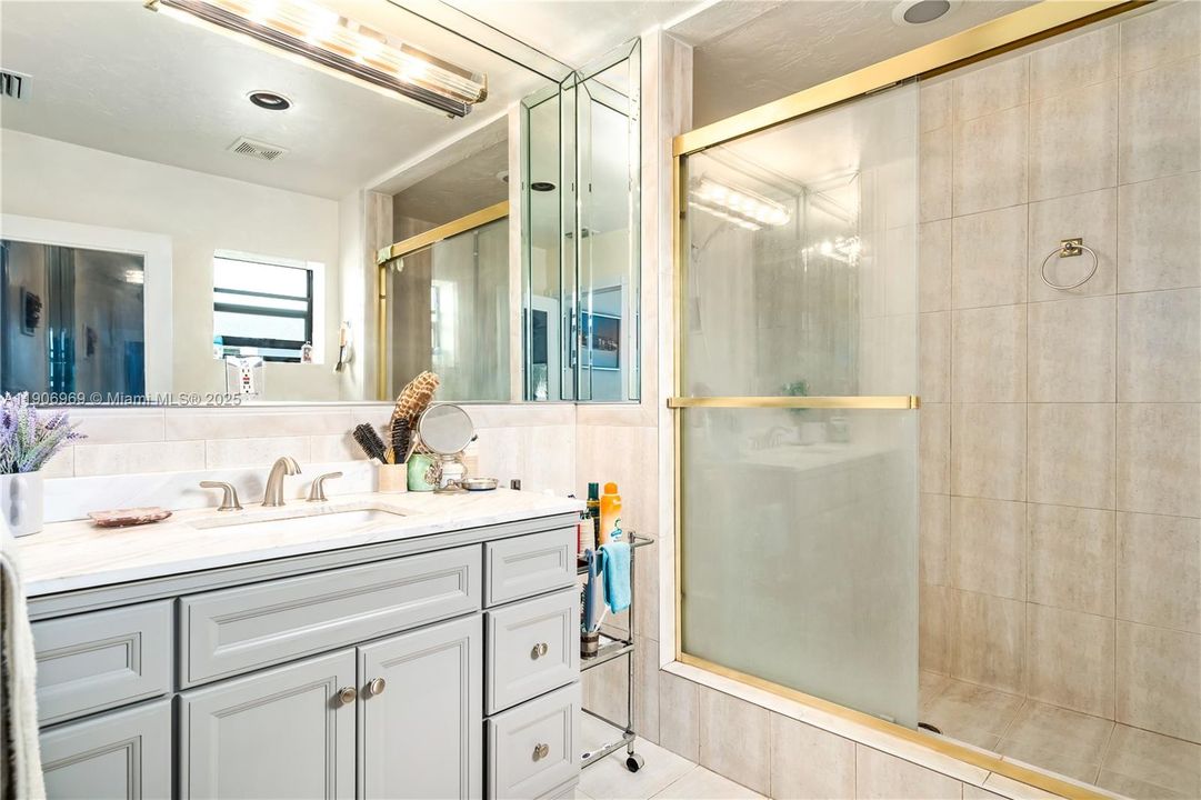 For Rent: $5,500 (3 beds, 2 baths, 1624 Square Feet)