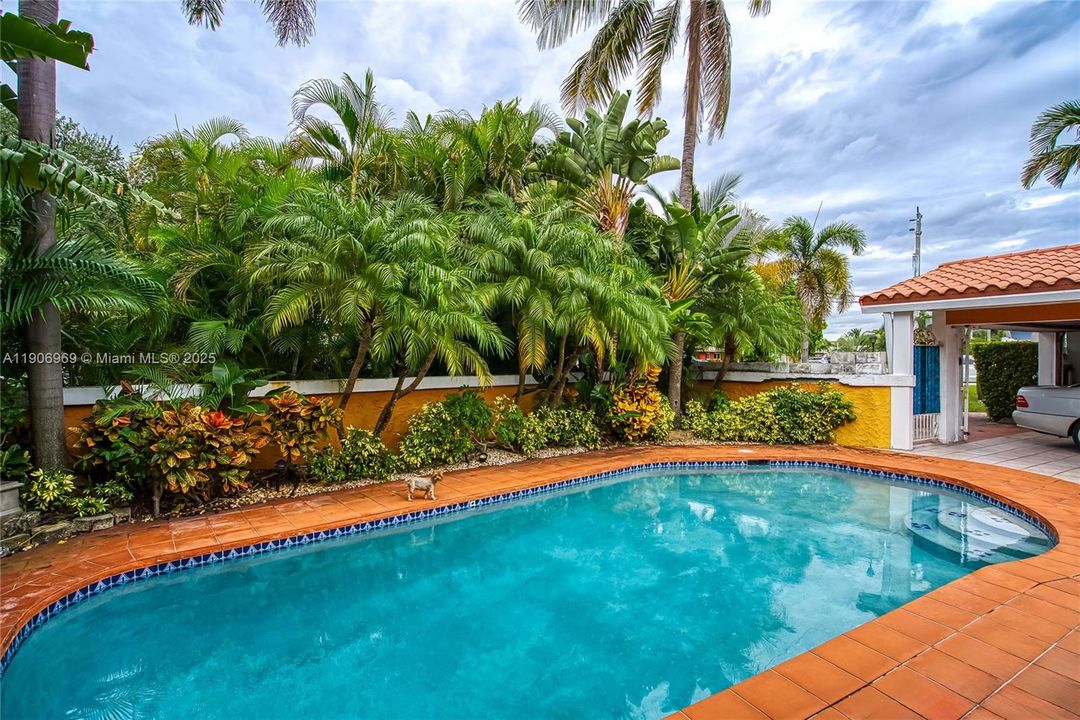 For Rent: $5,500 (3 beds, 2 baths, 1624 Square Feet)