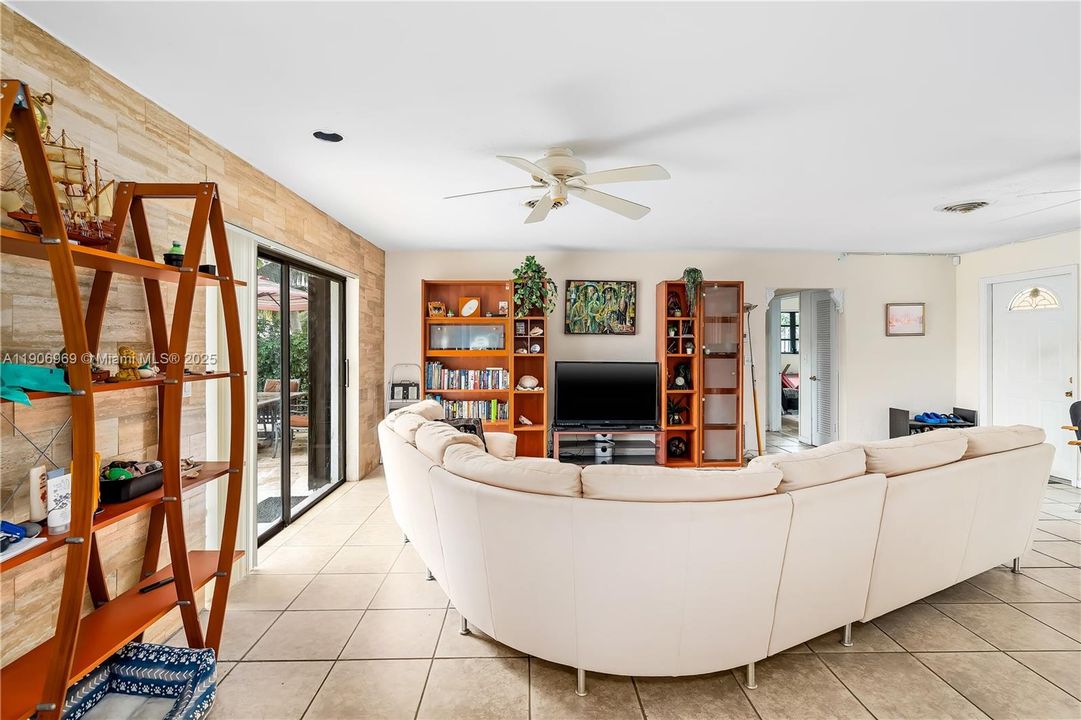 For Rent: $5,500 (3 beds, 2 baths, 1624 Square Feet)