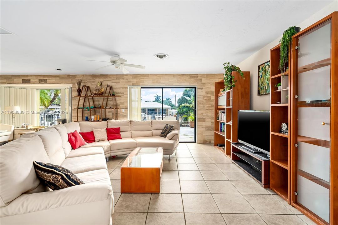 For Rent: $5,500 (3 beds, 2 baths, 1624 Square Feet)